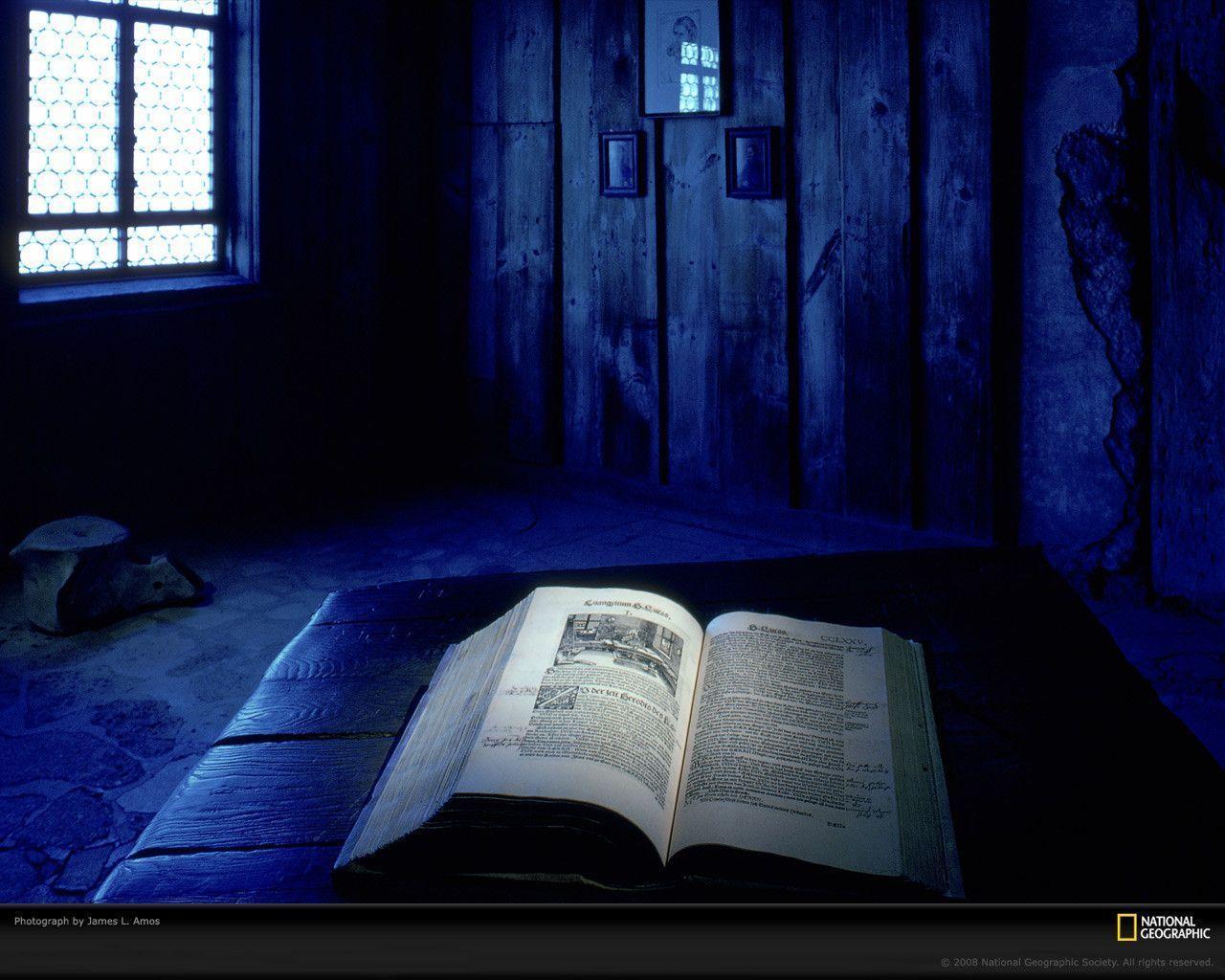 Christian Photography: The Holy Bible Wallpaper