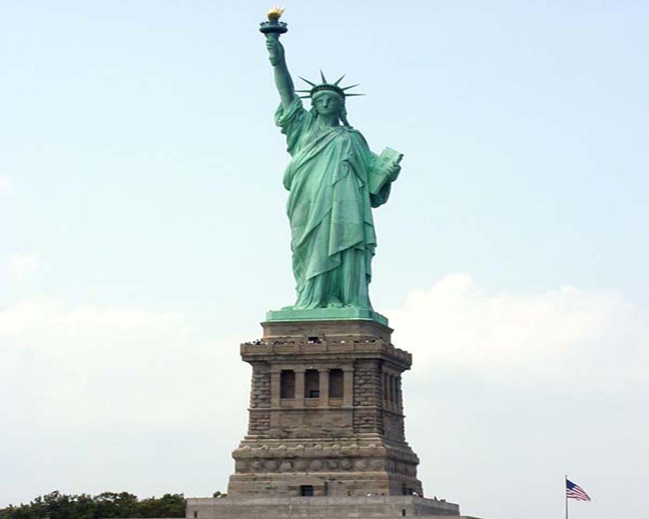 image For > Statue Of Liberty Wallpaper Black And White