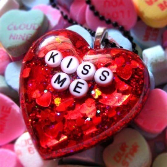 Happy Kiss Day 2016 HD wallpaper Greetings Word Free Download