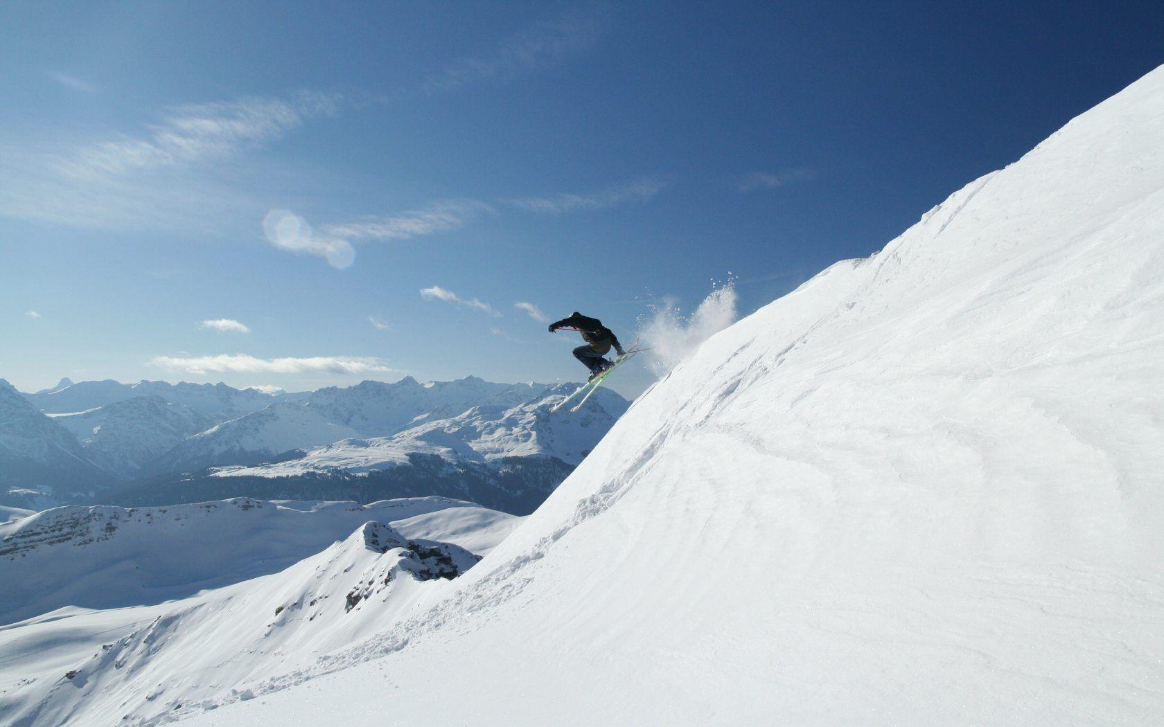 Skiing HD Wallpaper and Background