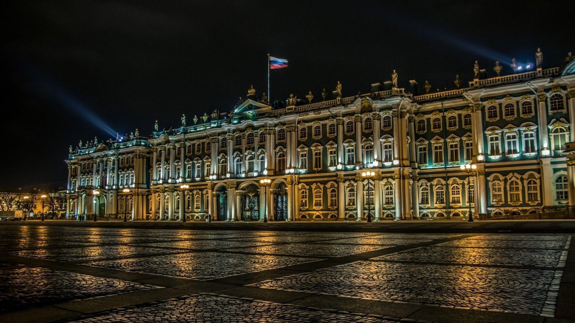 Palace in St. Petersburg under the Russian flag wallpaper
