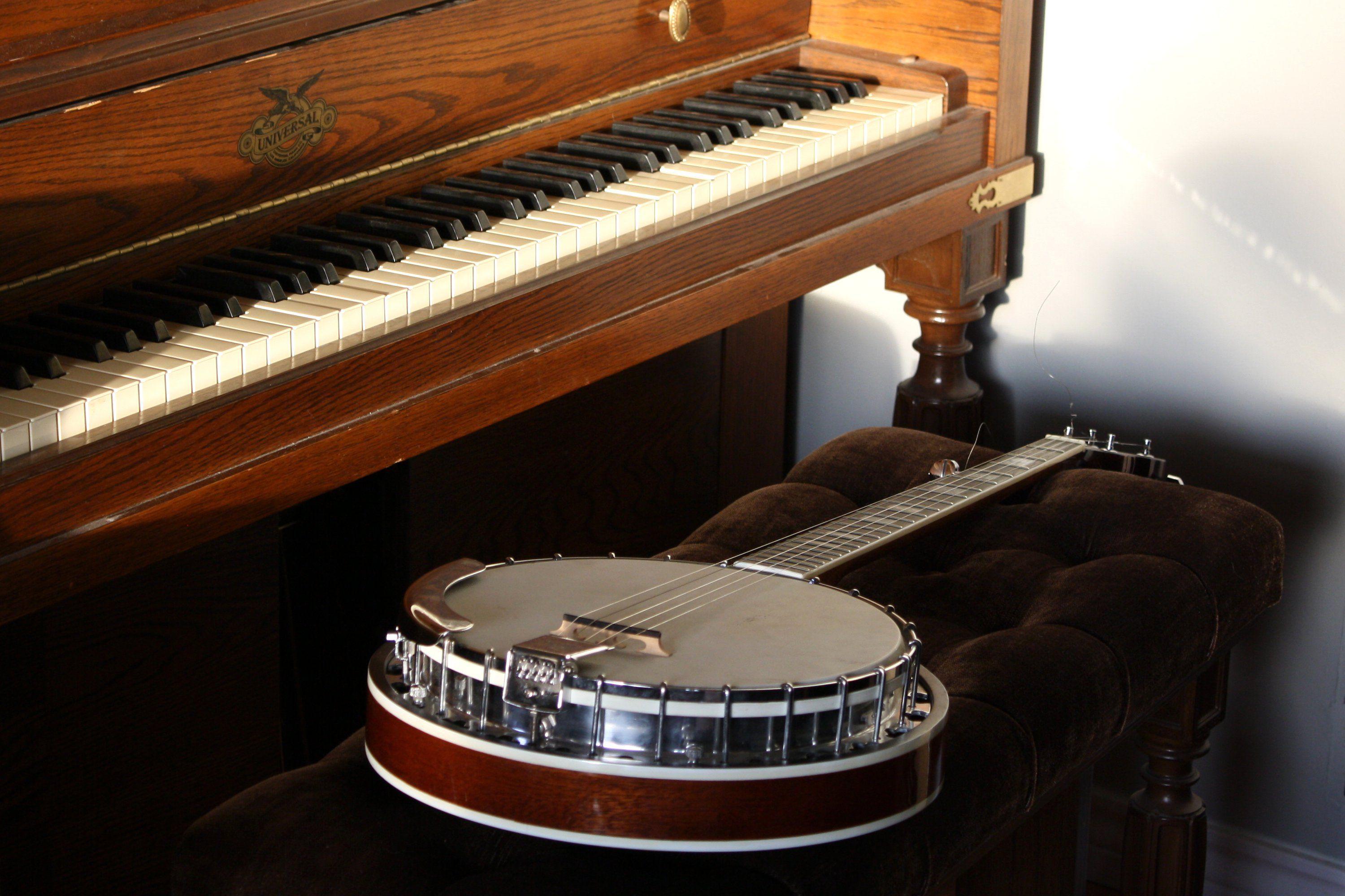 Piano and Banjo Picture. Free Photograph. Photo Public Domain