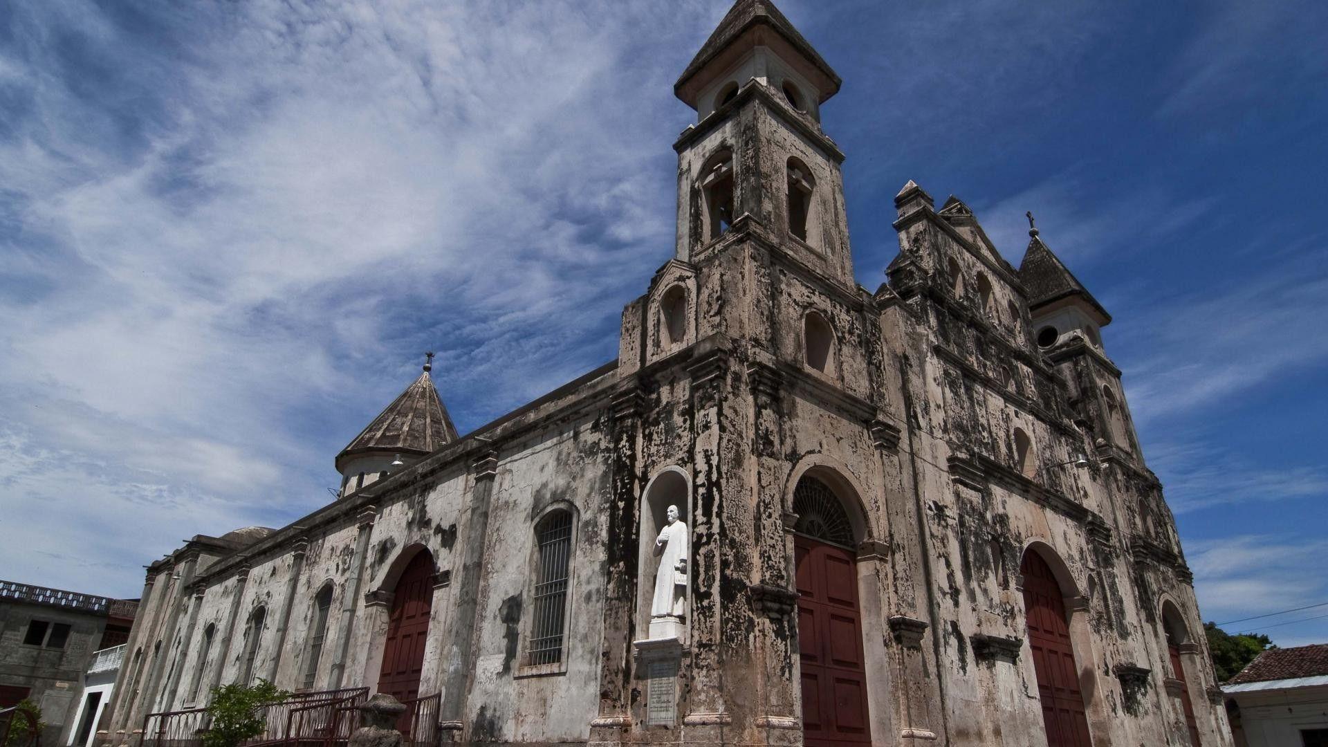 Religious: Church Guadeloupe Granada Nicaragua Iglesia Statue Bell