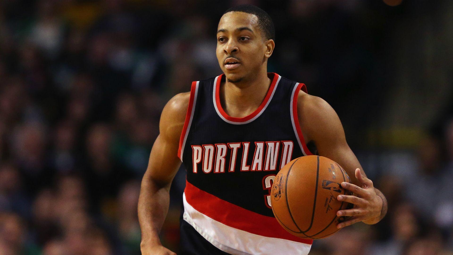 Blazers' C.J. McCollum suspended for leaving bench during