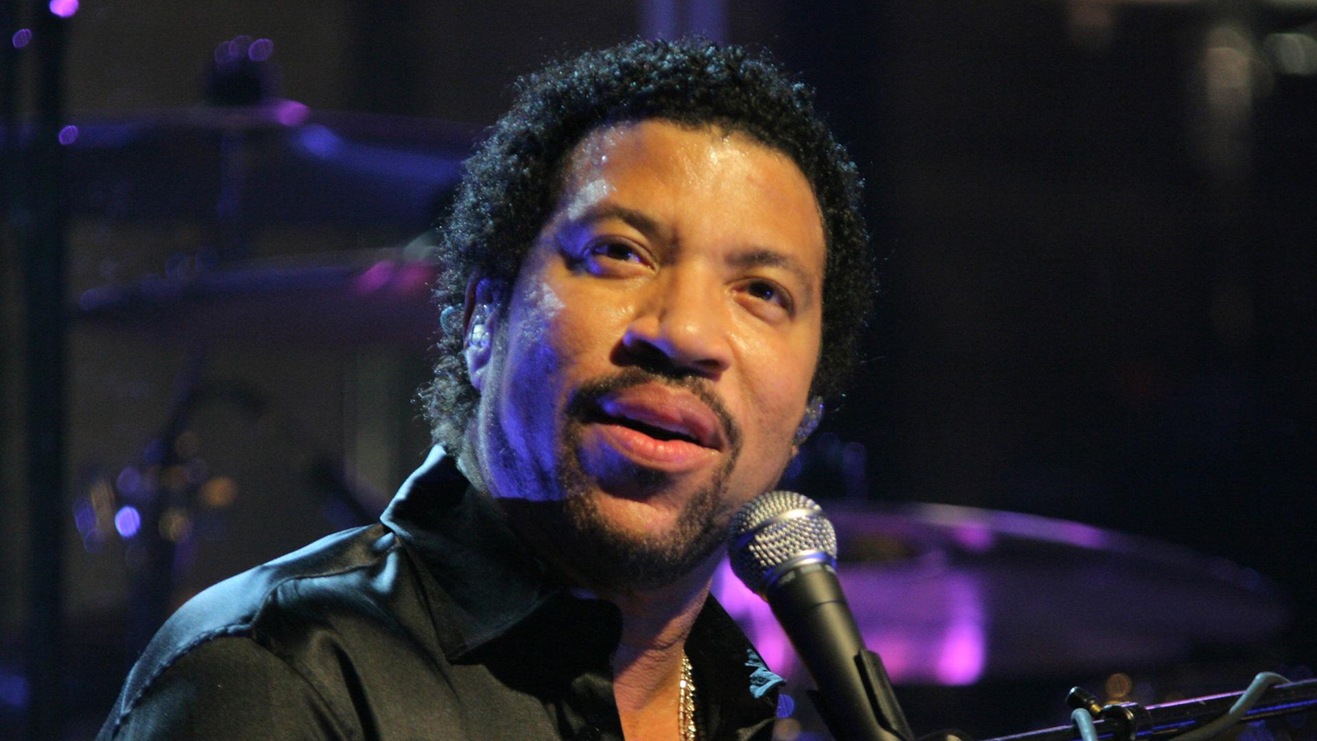 Lionel Richie.awesome voice. Entertainers of all types that I