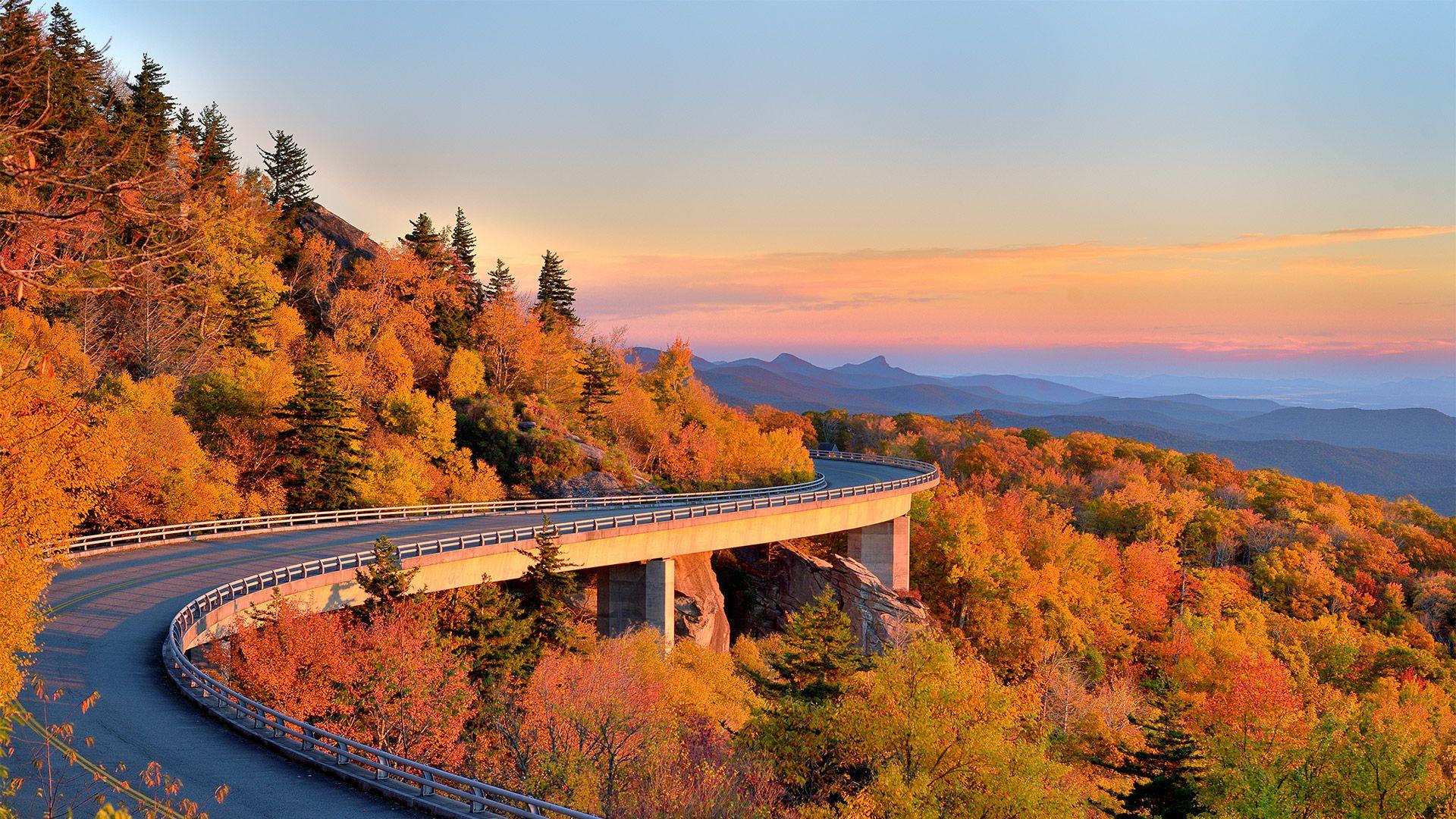The Blue Ridge Parkway, North Carolina, US. Windows 10 SpotLight Image