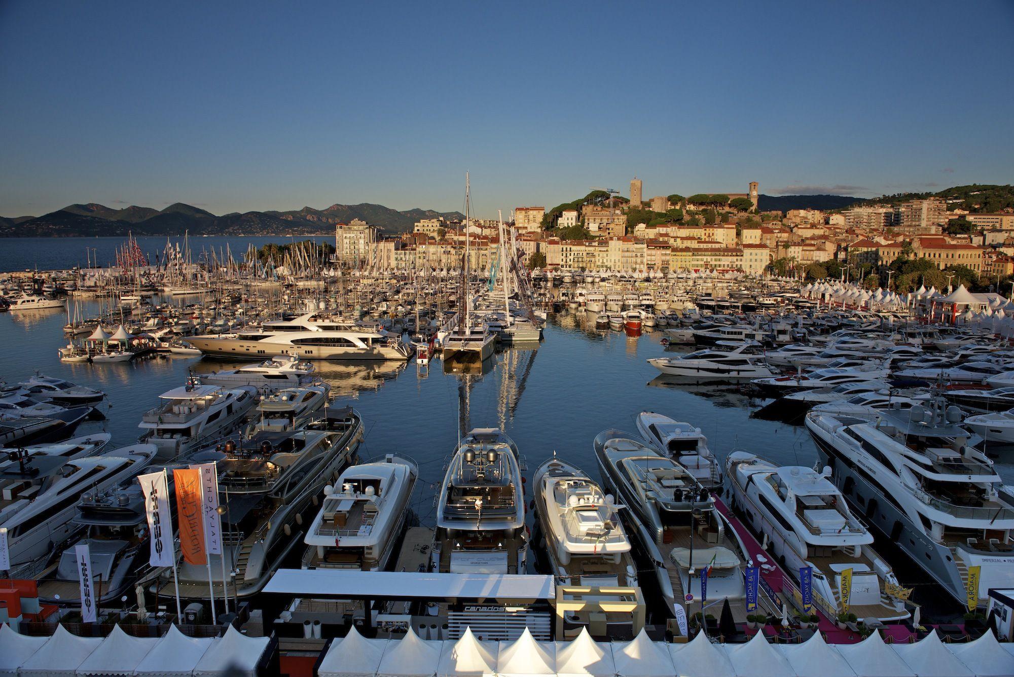 Boats in the port of Cannes, France wallpaper and image