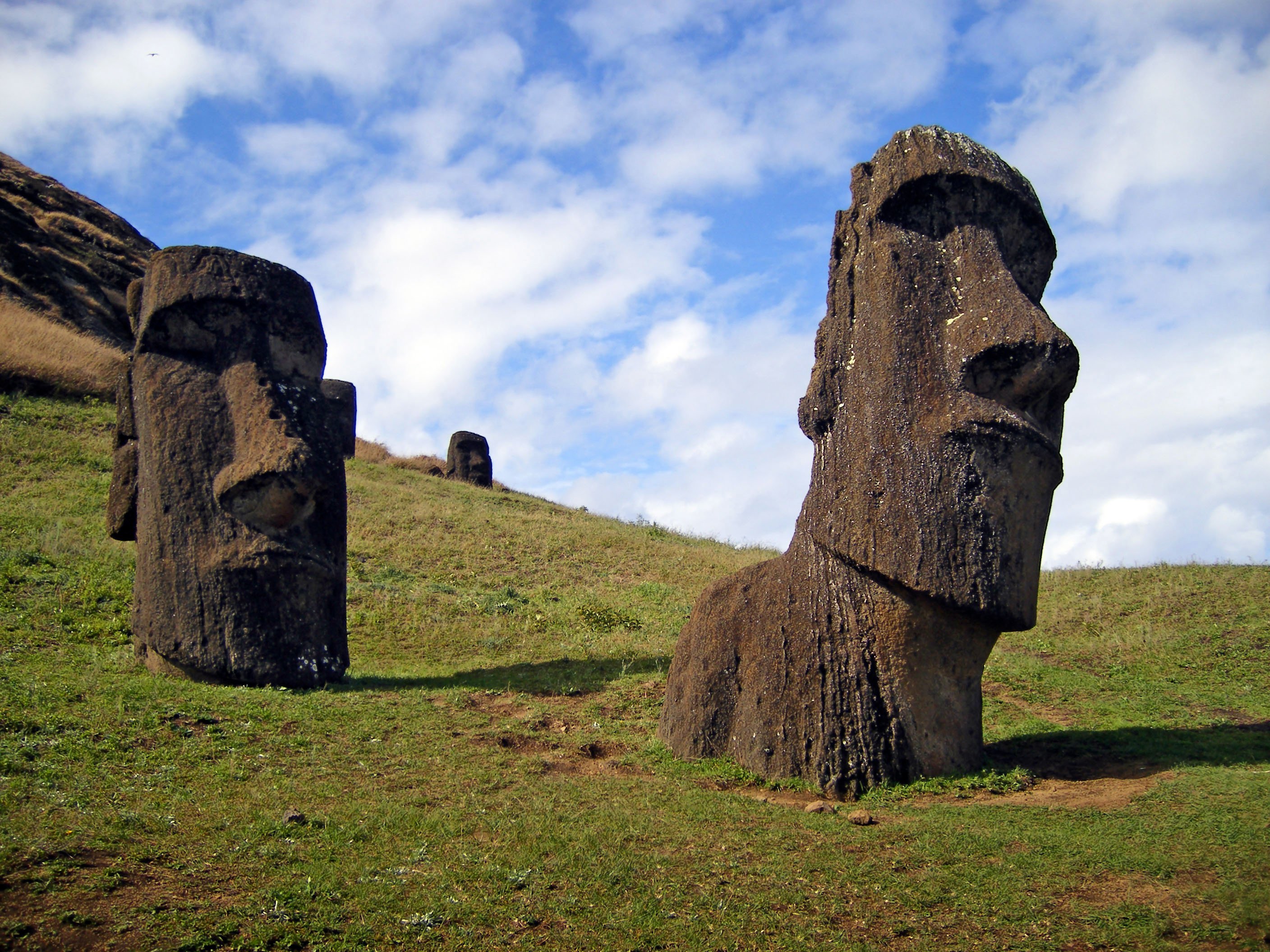 2816x2112px Easter Island Background