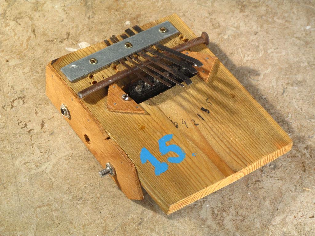 Trash Kalimba Musical Instrument: 9 Steps (with Picture)
