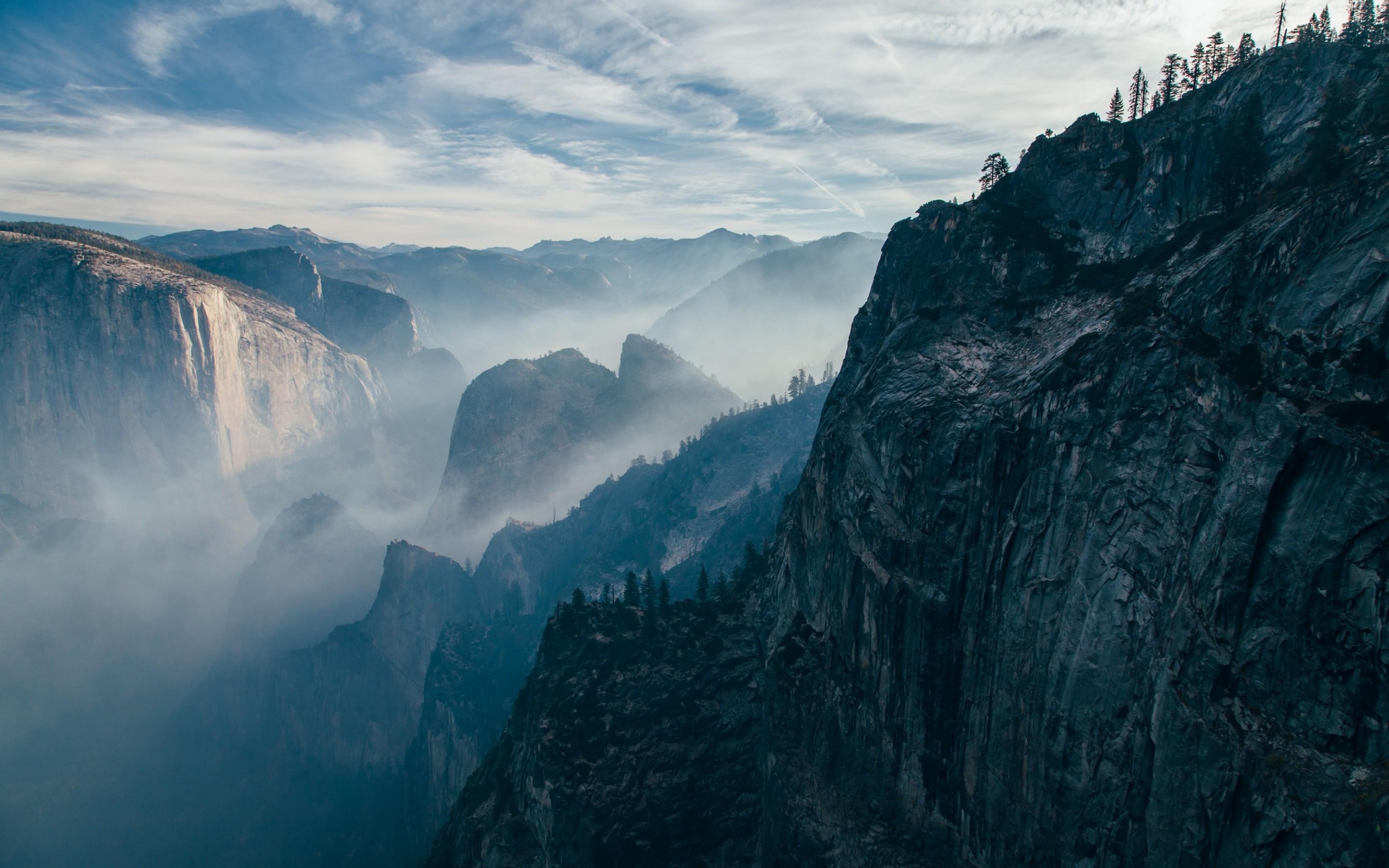 Download 2880x1800 Mountains, Cliff, Sky, Mist Wallpaper