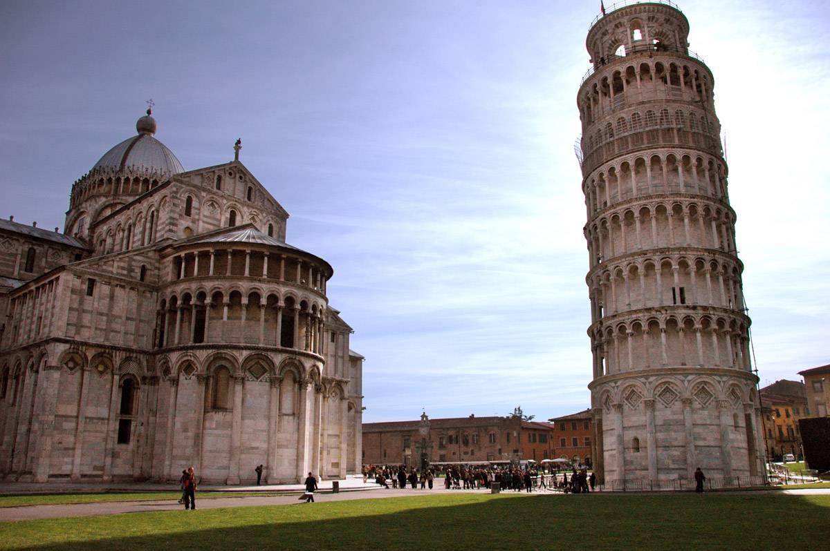 Leaning Tower Of Pisa Wallpaper and Background Image