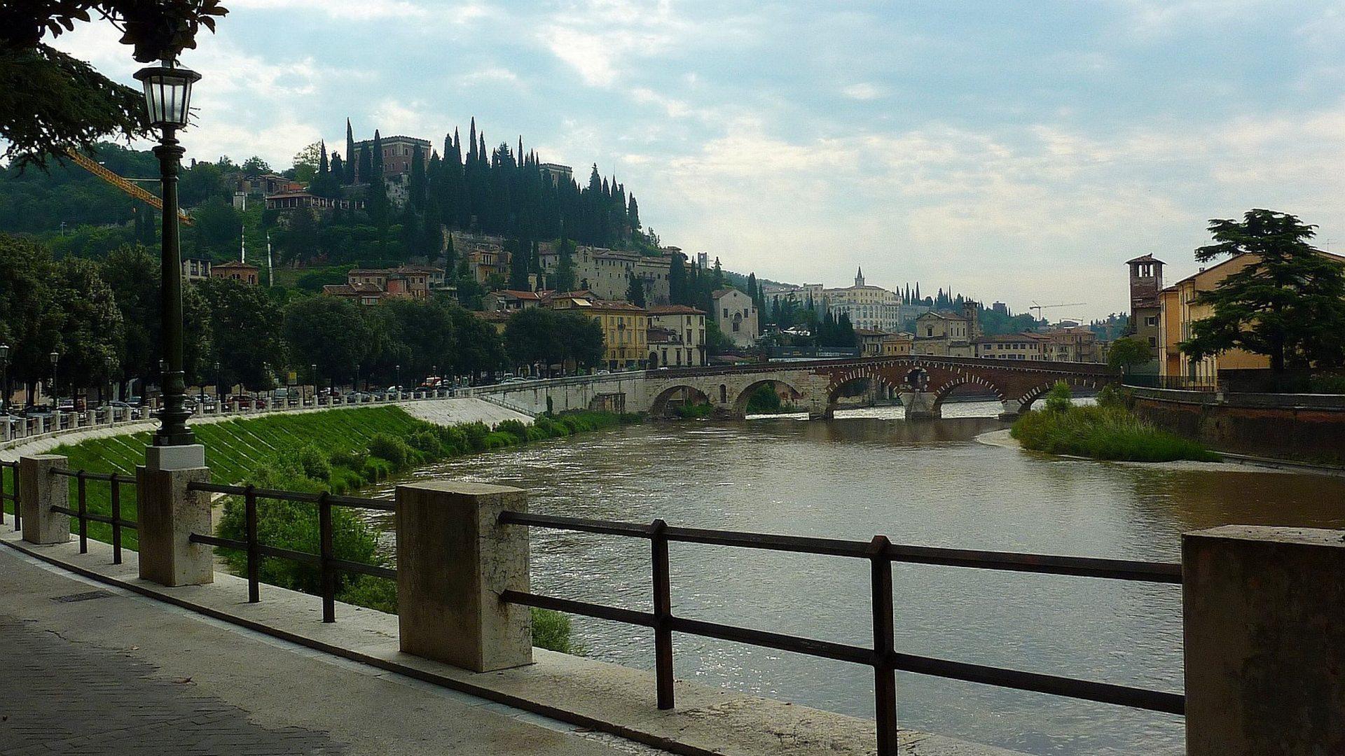 Pietra Tag wallpaper: Adige Ponte Italy Verona Pietra Animated