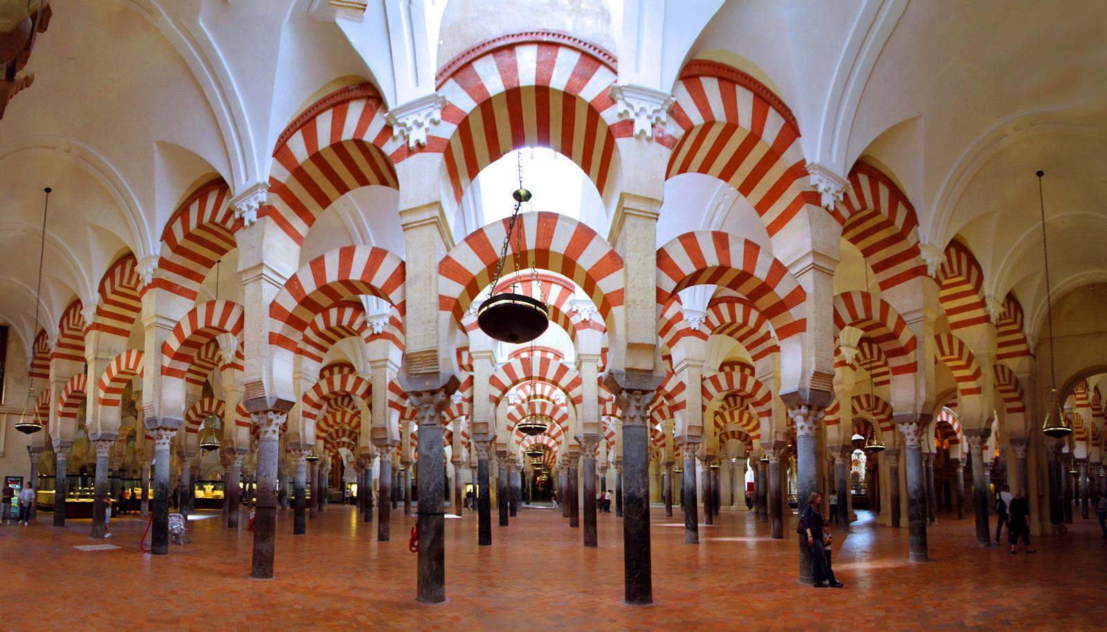 Private Transfer between Seville & Granada & visit of the Mosque Cordoba