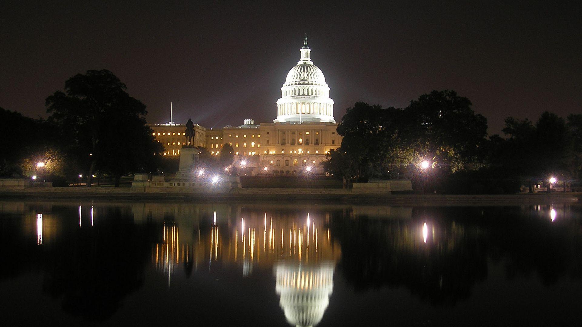 Capitol Building at Night Wallpaper
