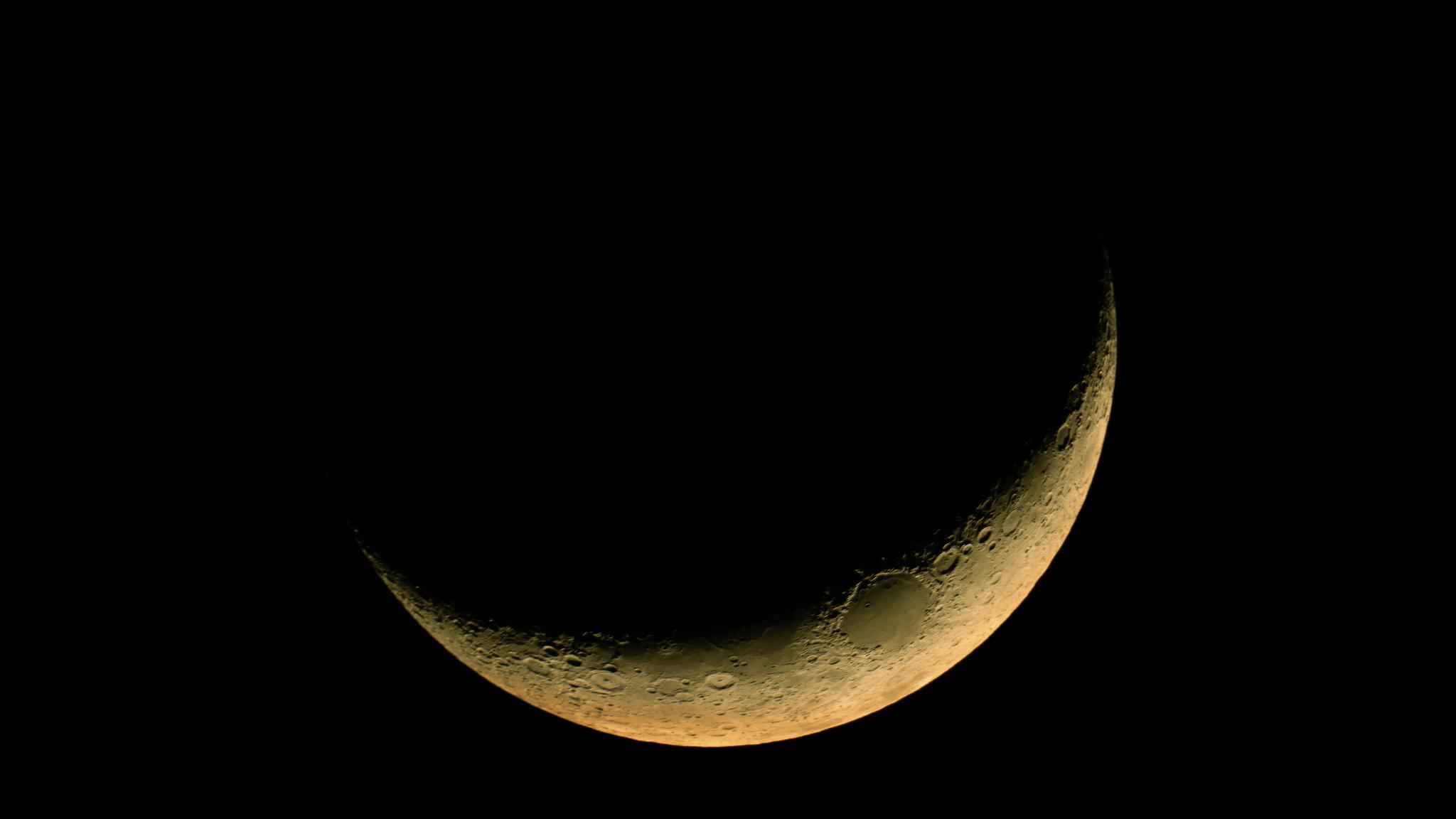 Wallpaper Space Moon Crescent 2048x1152