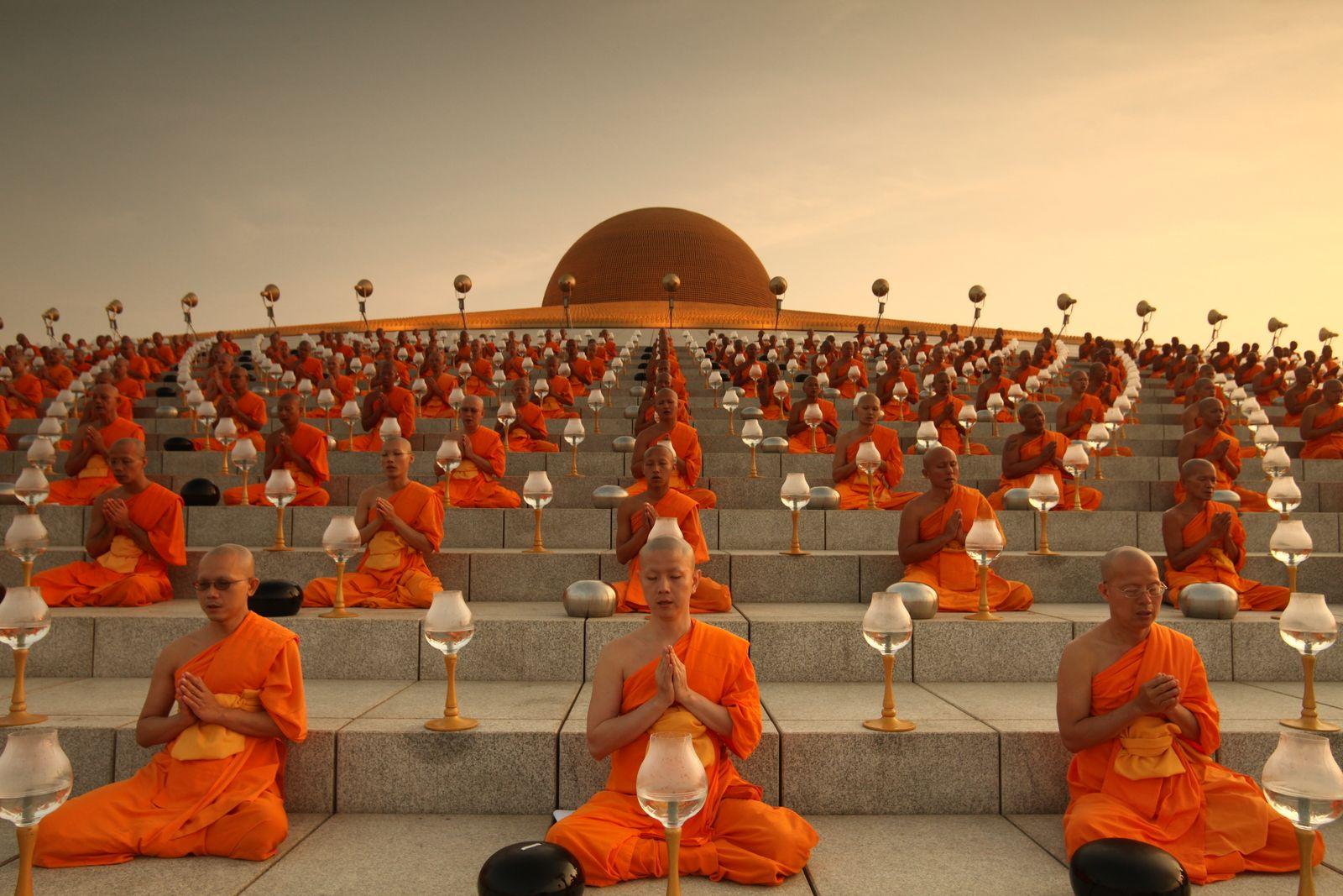 Magha Puja Day Light Of Peace Ceremony Wat Phra Dhammakaya Pathum