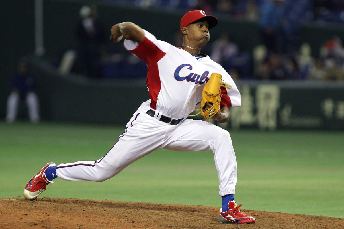 Reds sign Cuban pitcher Raisel Iglesias for 7 years, $30 million
