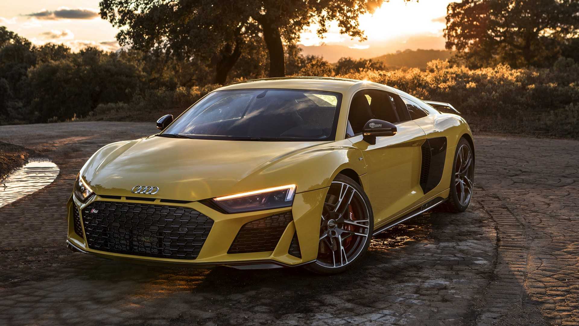Audi R8 V10 Performance Looks Brutal in Yellow