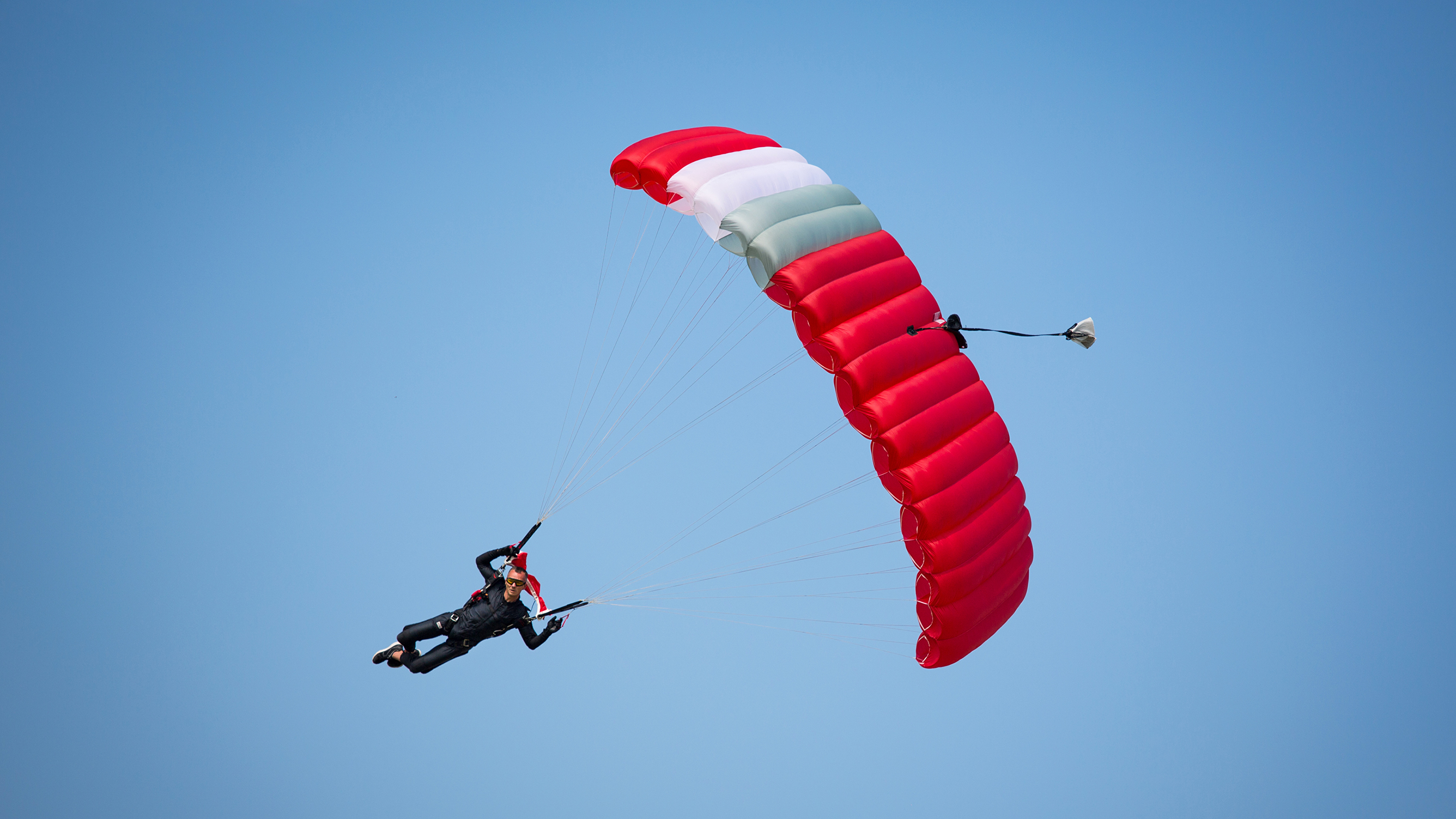 Wallpaper Man Sport Parachuting skydiving Sky 3840x2160
