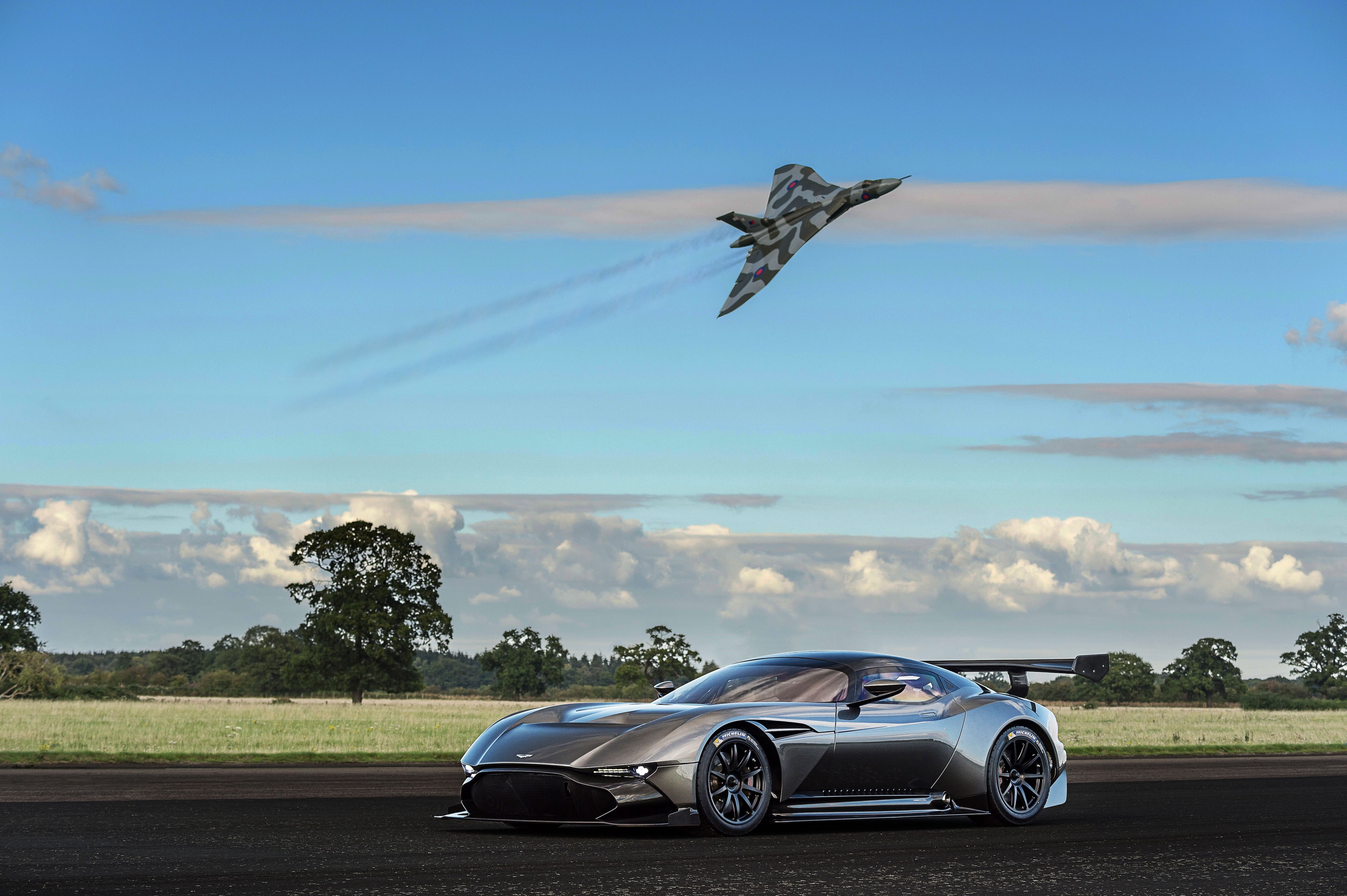 Your Ridiculously Awesome Aston Martin Vulcan Wallpaper Is Here