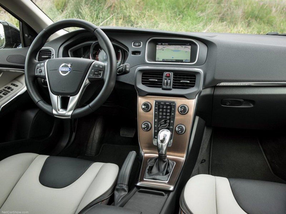 Volvo V40 Cross Country D4 Review