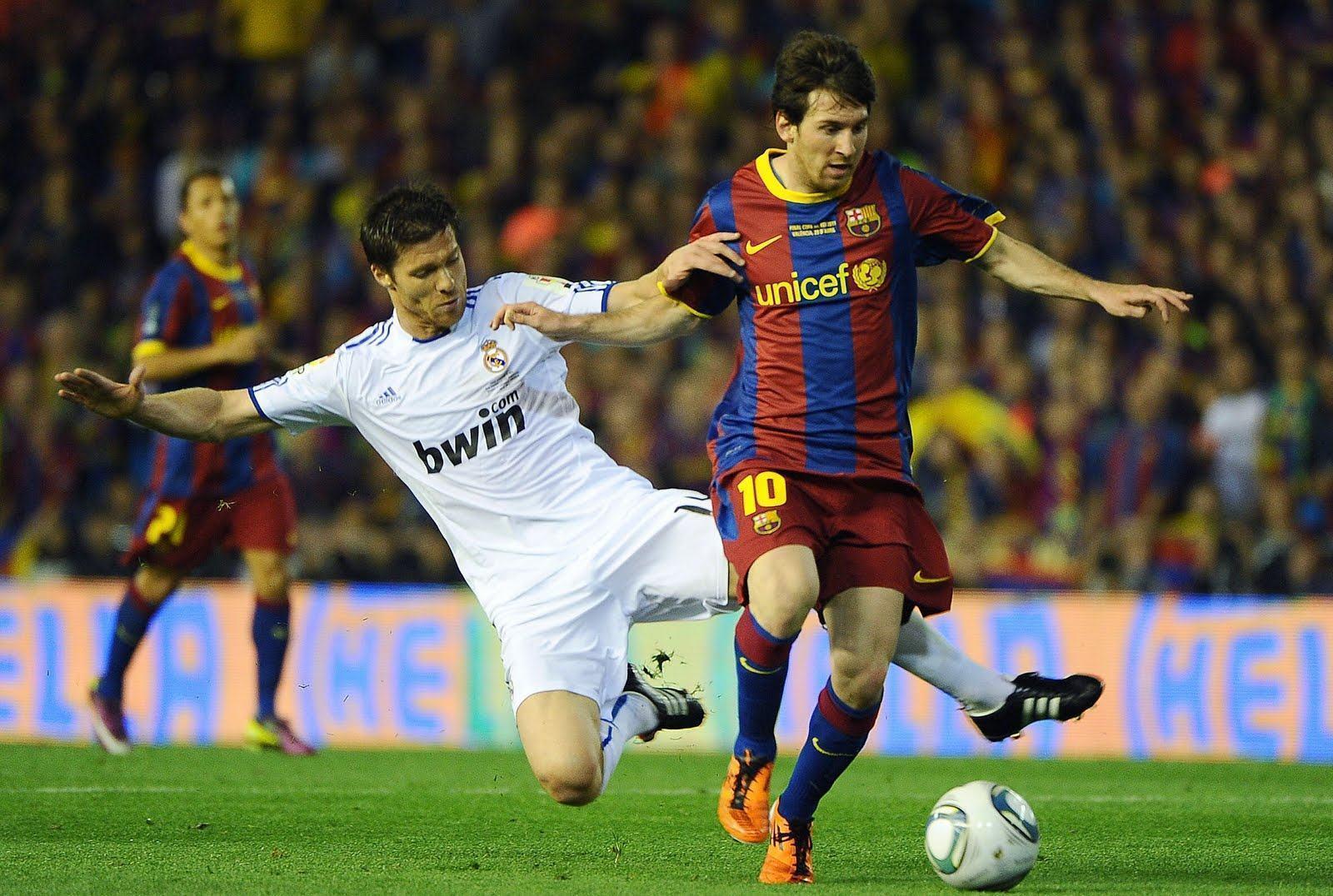 Cristiano Ronaldo Vs Lionel Messi 2015 Wallpapers Wallpaper Cave