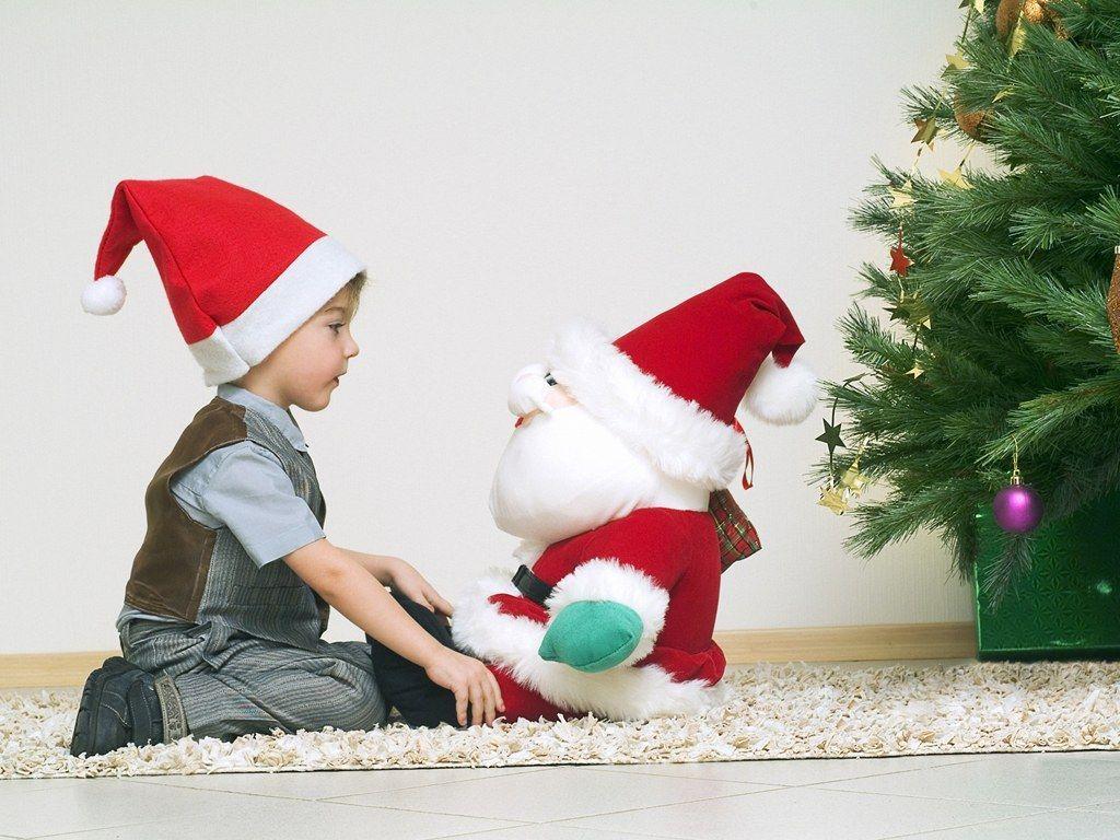 Free Lovely Baby And Santa Claus wallpaper Wallpaper
