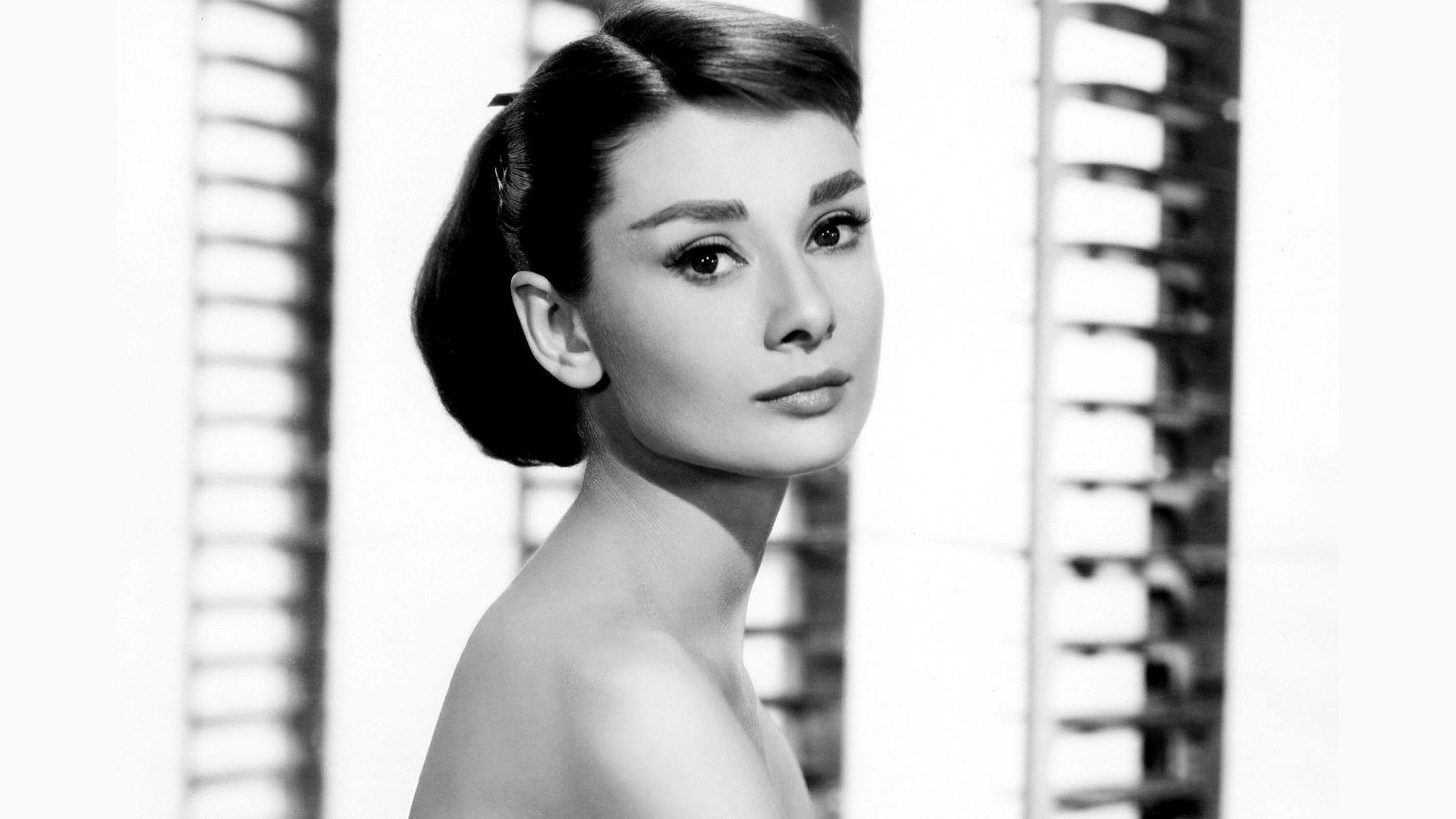Pix For > Audrey Hepburn Tumblr Background