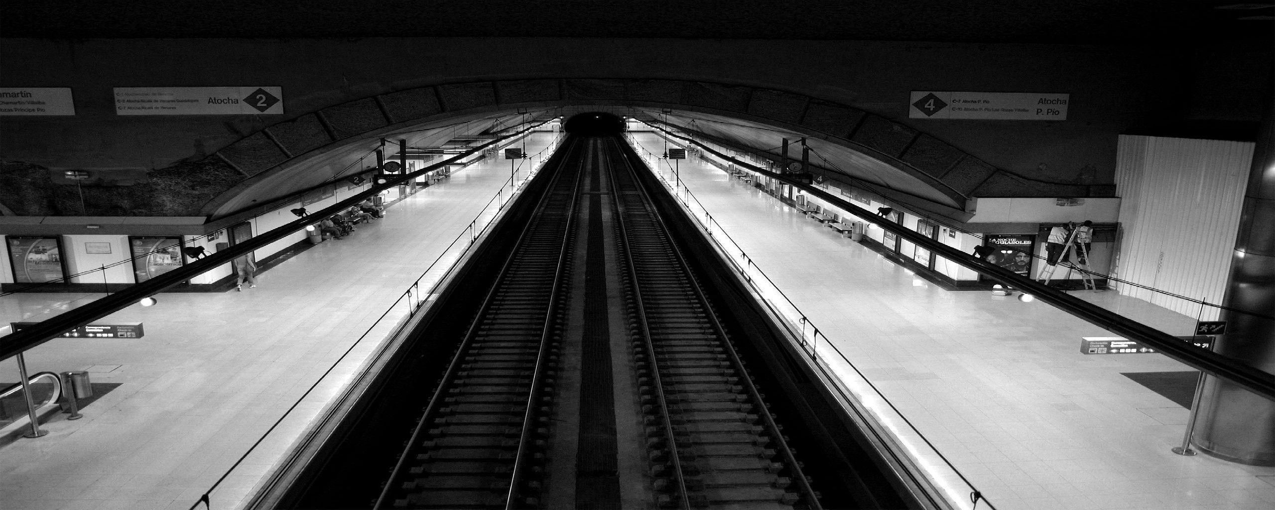 Subway station in black and white 2560x1024 Desktop Dual Screen