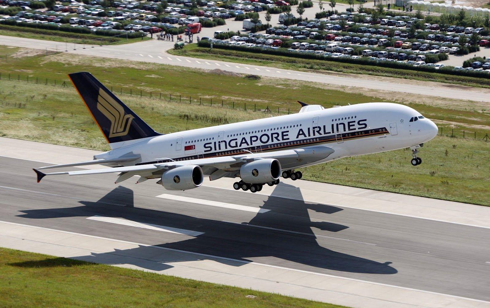 Airbus A380 of Singapore Airlines Touching Down Aircraft Wallpaper