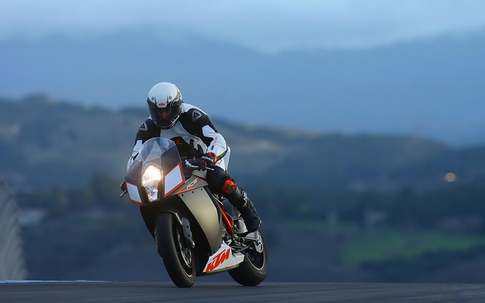 Desktop Wallpaper · Motors · Motorcycles · KTM RC8 Sportmotorcycle