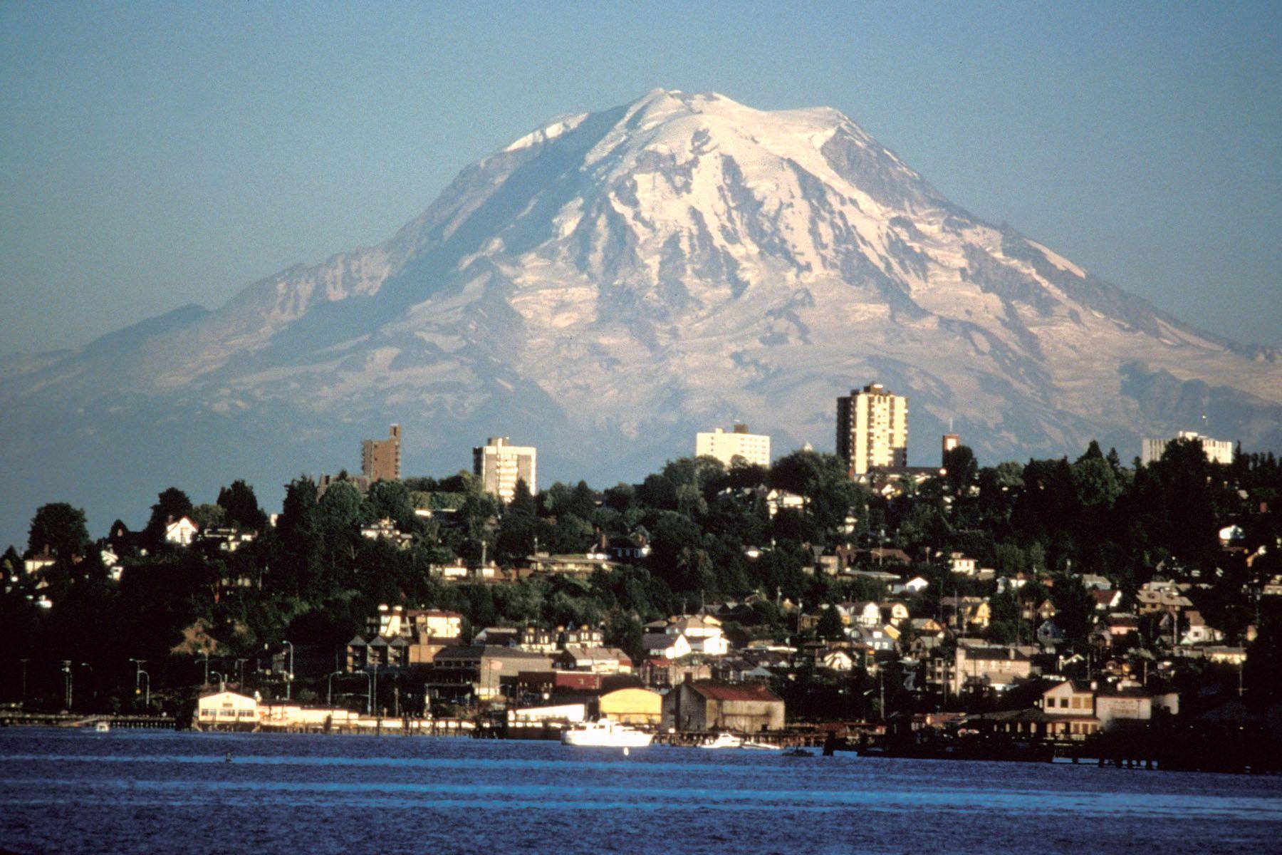 Mount Rainier Over Tacoma Seattle Travel photo and wallpaper