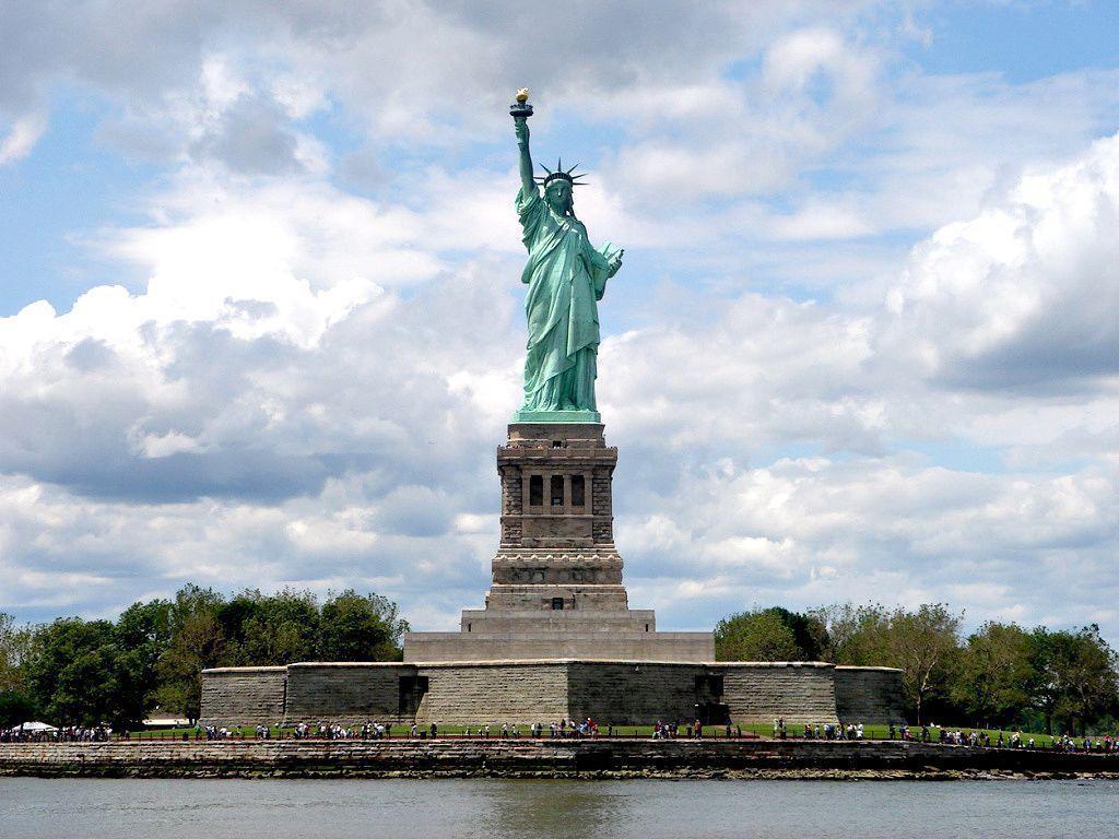Wallpaper of statue of liberty Stock Free Image