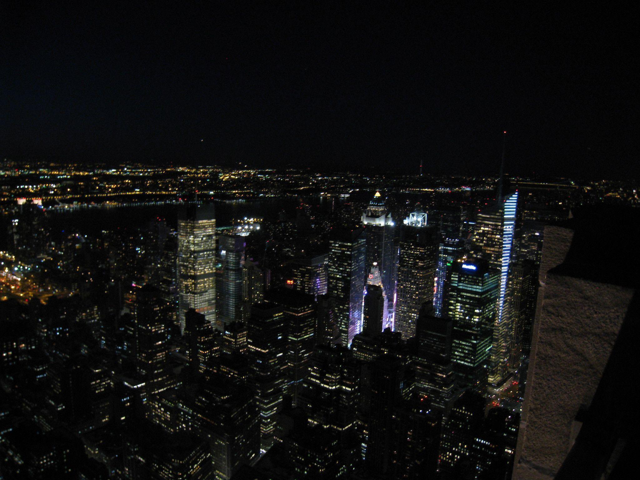 New York City At Night View wallpaper