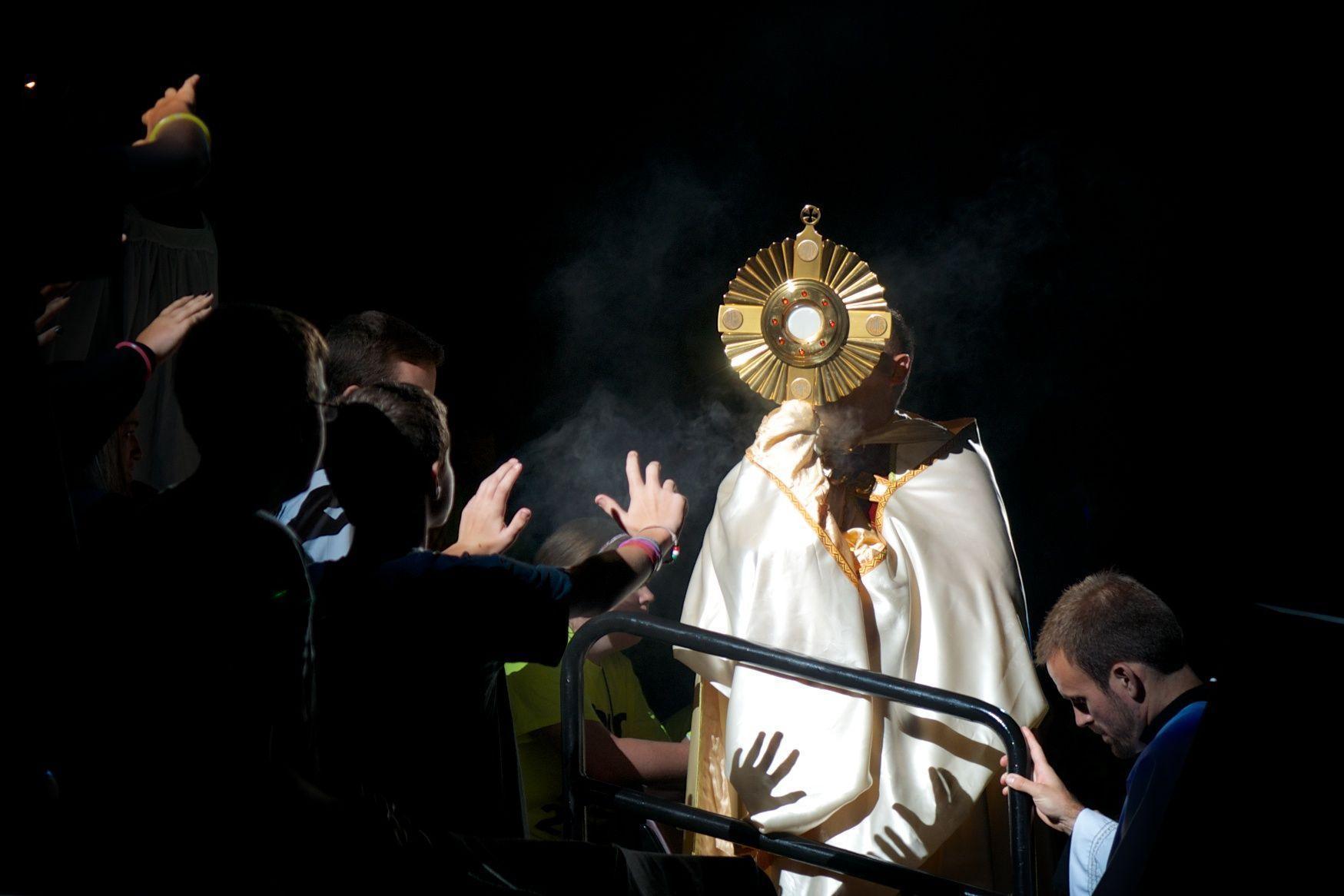 image For > Eucharistic Adoration Monstrance