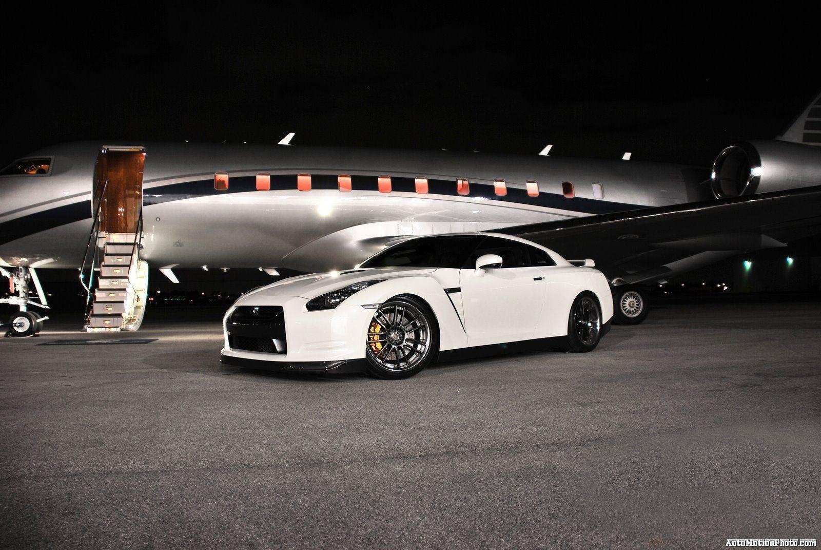 White Nissan GTR Left Angle View Wallpaper taken from Awesome
