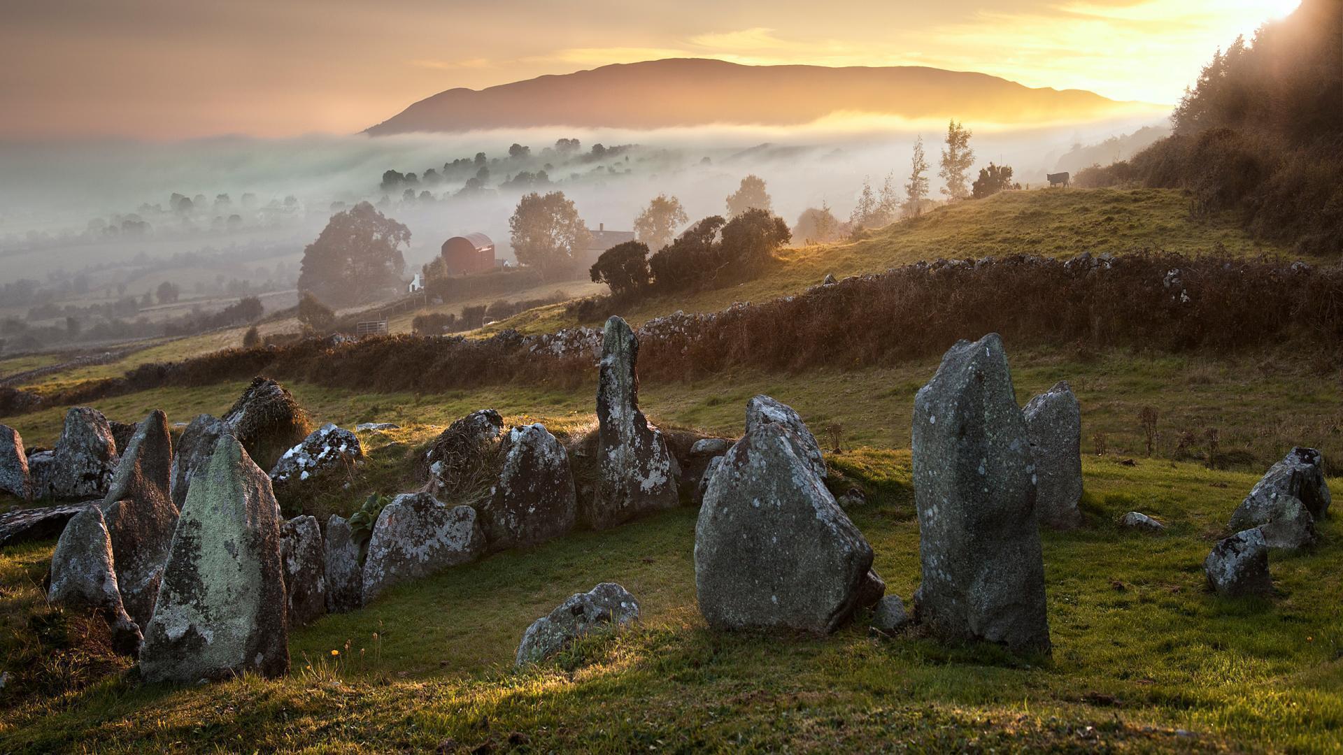 HD Gorgeous Sunrise On An English Rocky Countryside Wallpaper