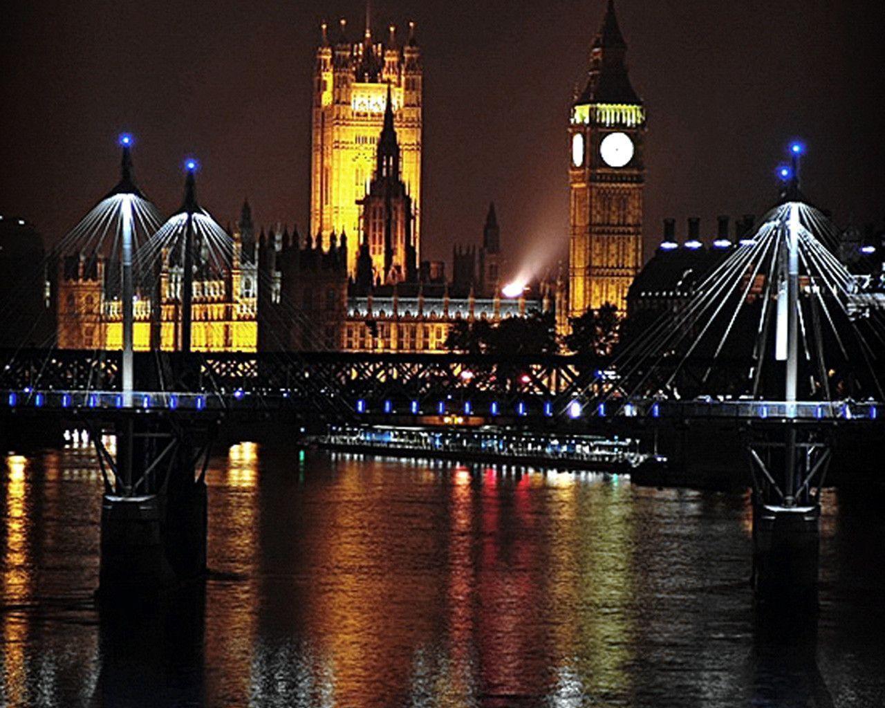 London Bridge wallpaper