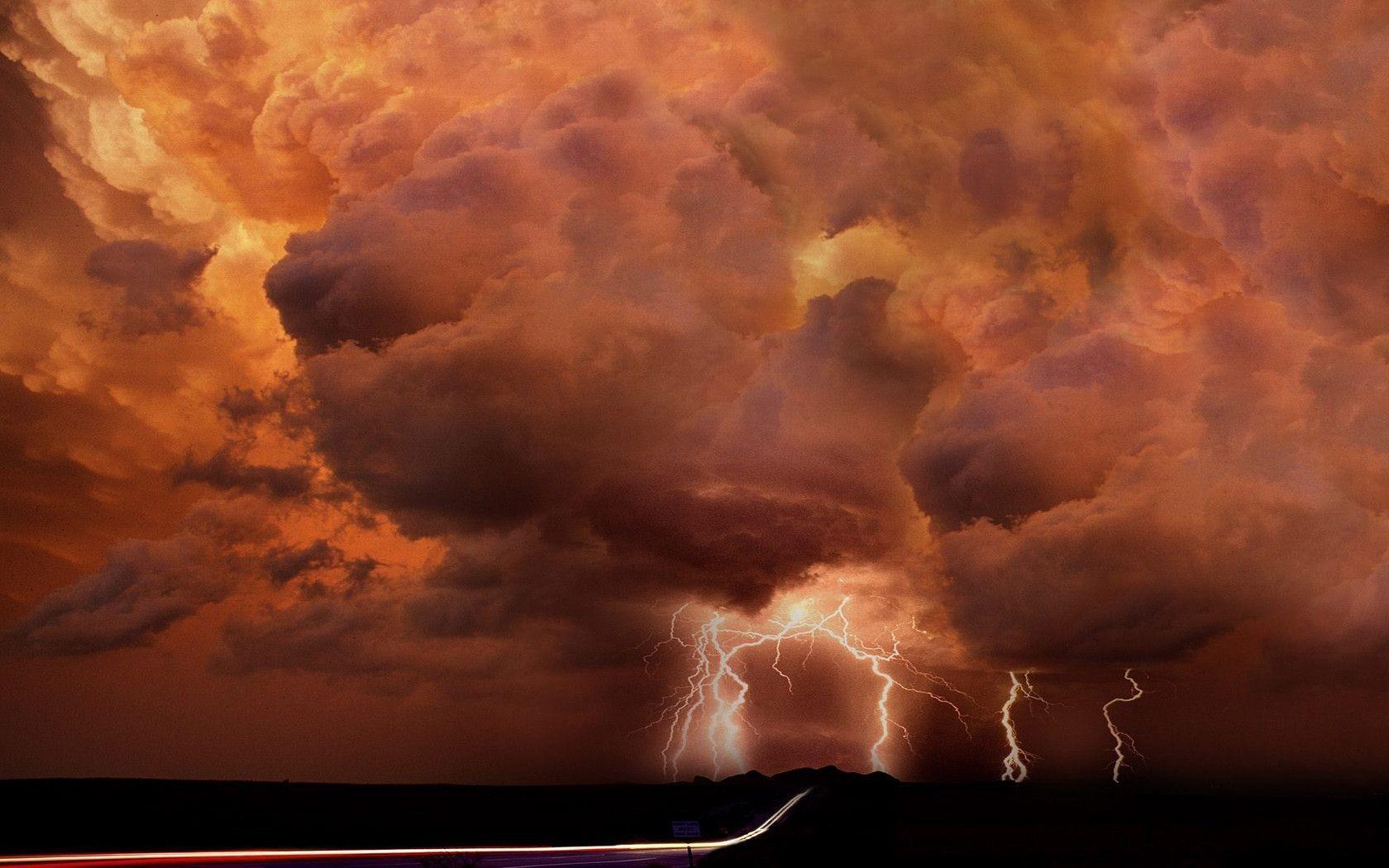 Download Storm Lightning Wallpaper 1680x1050