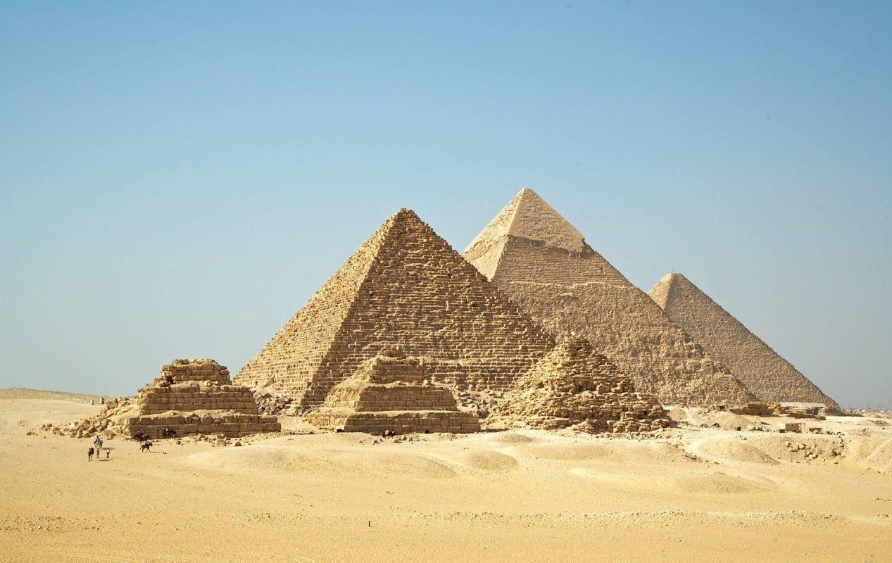 World Egypt Pyramids of Giza Wallpaper
