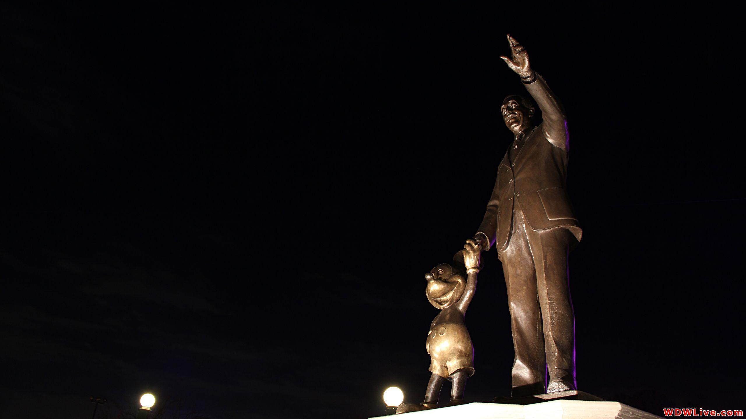 Partners Statue: Tribute statue of Mickey Mouse and Walt Disney