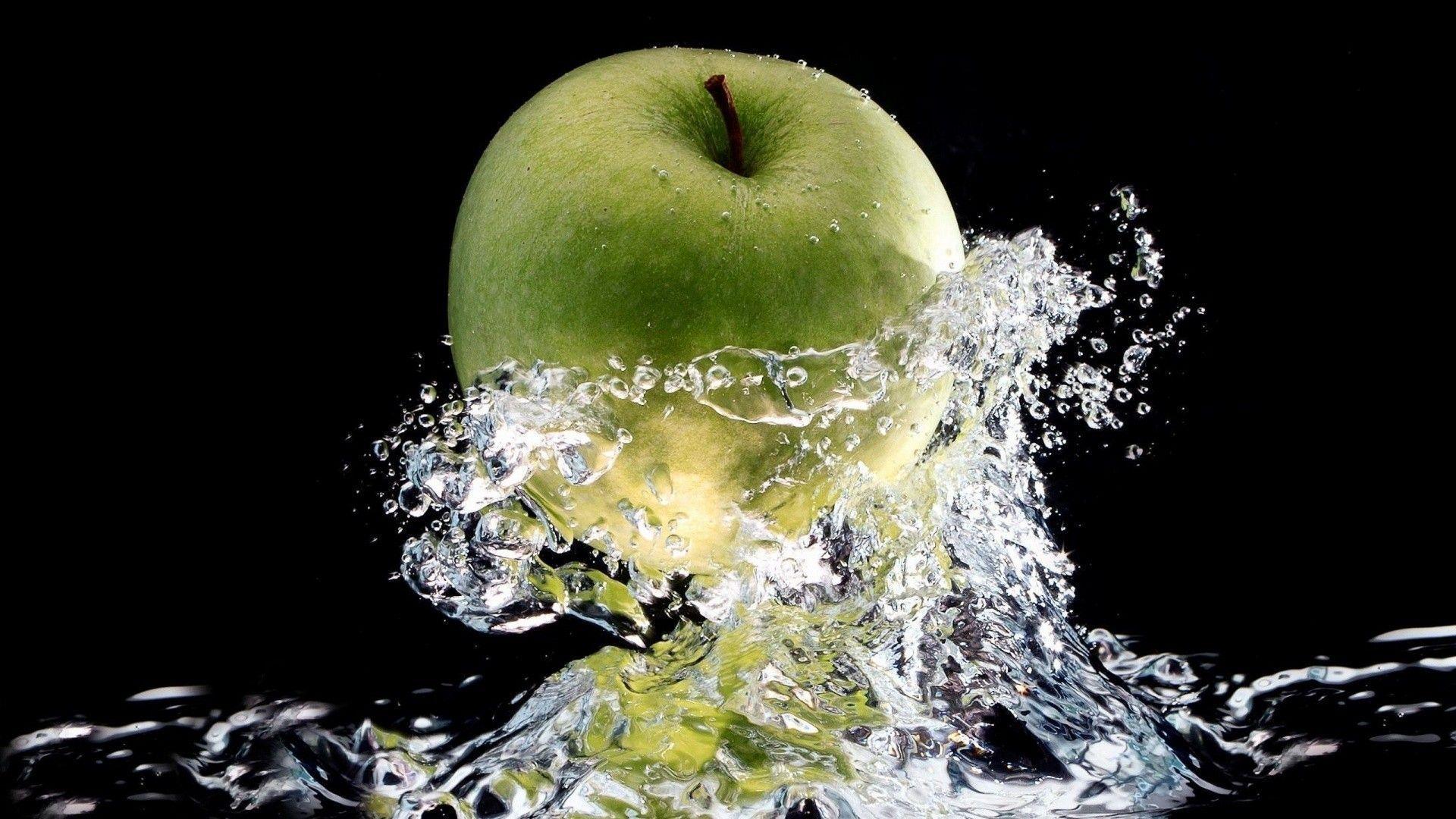 Apple Water Picture HD Wallpaper of Water
