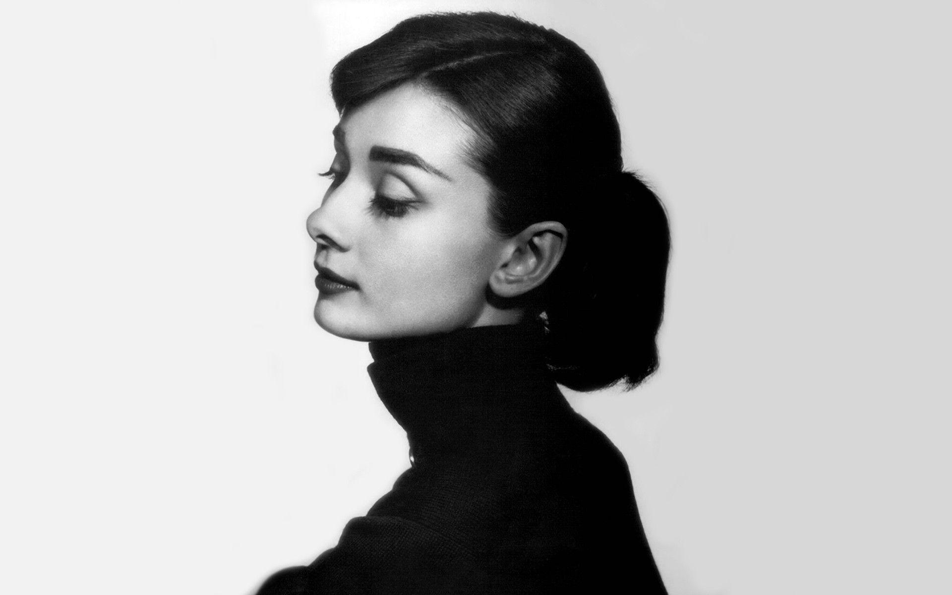 Audrey Hepburn Style wallpaper