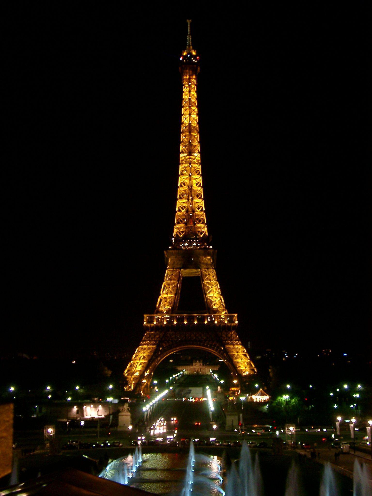 Cute Eiffel Tower Wallpaper