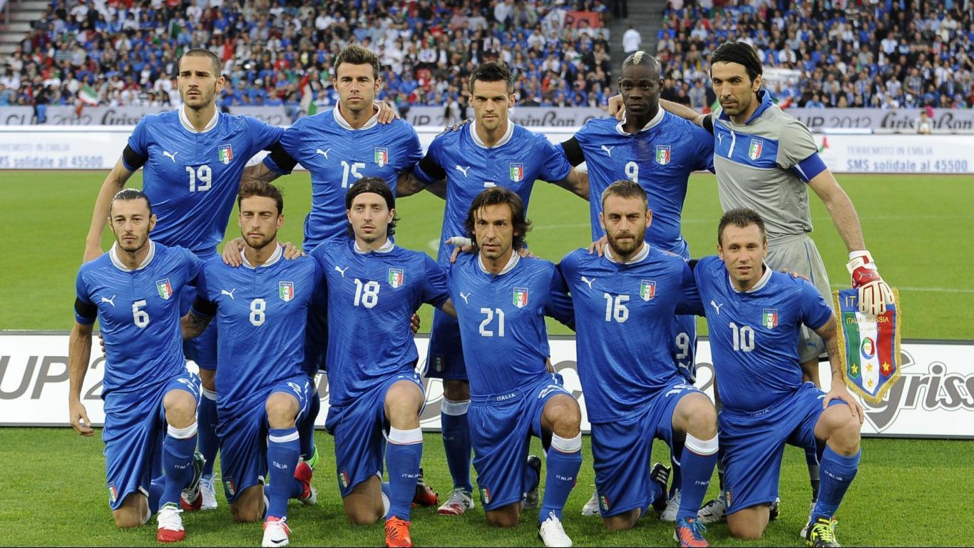 Italia National Team Photo Wallpaper 1366x768 HD wallpaper