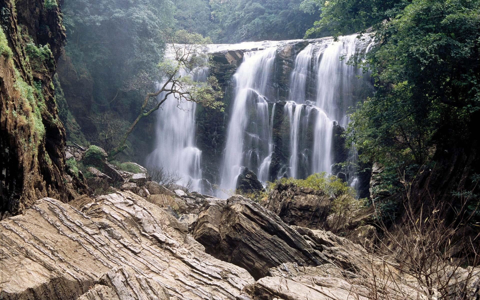 Desktop Wallpaper · Gallery · Nature · Scenic Waterfalls