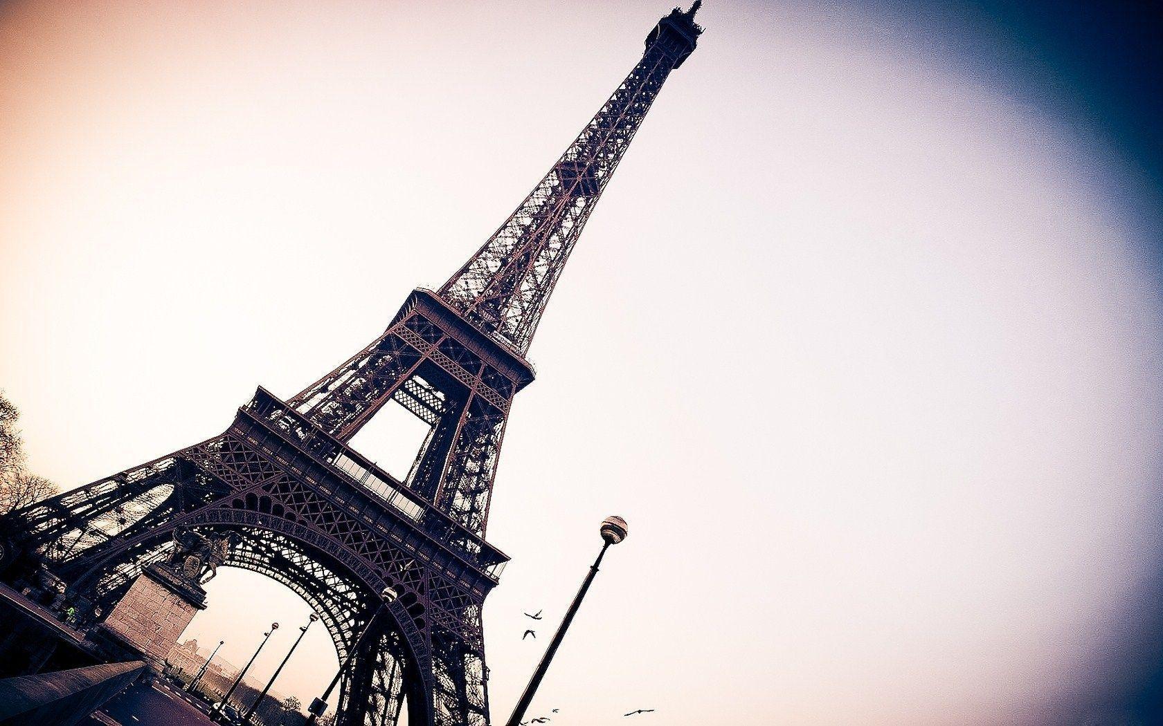 Eiffel Tower HD desktop wallpaper