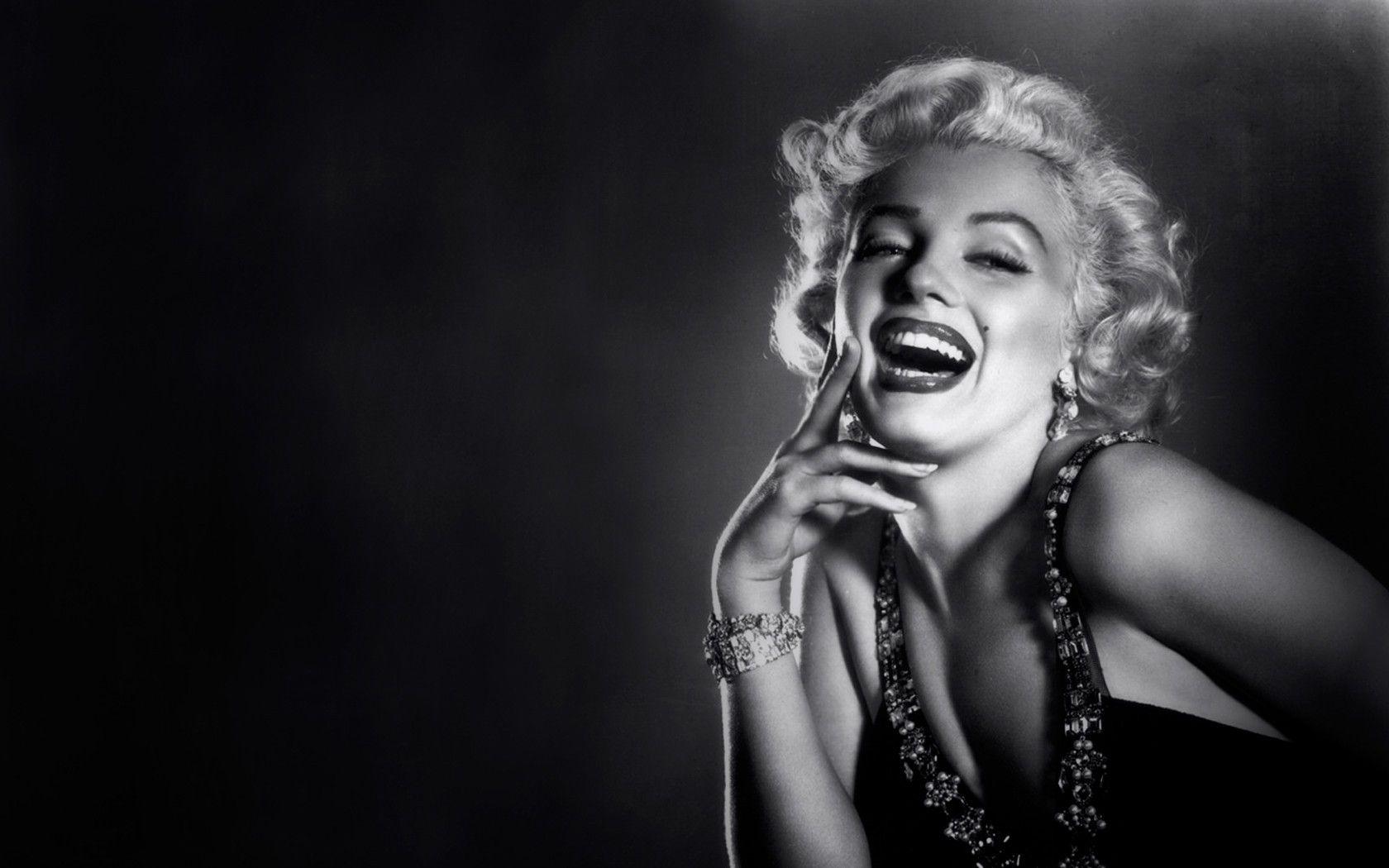 Marilyn monroe beautiful background. walljpeg