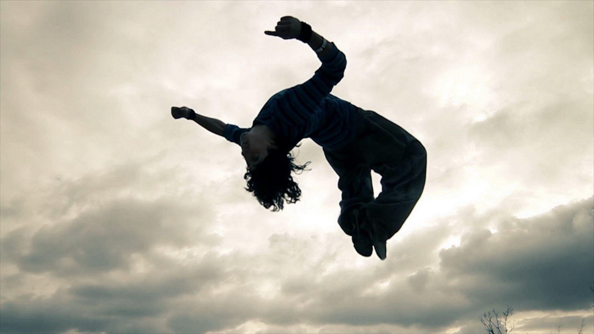 Parkour Flying from Window, Sports Wallpaper, HD phone wallpaper