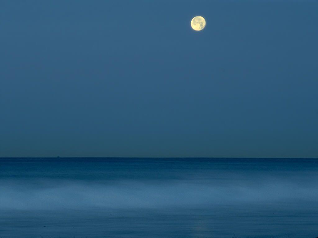 Desktop Wallpaper · Gallery · Nature · Full moon over calm ocean
